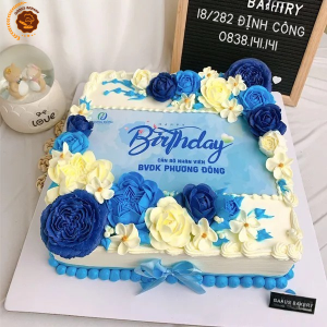 Bánh gato hình vuông trang trí hoa kem