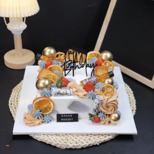 Bánh kem vuông trang trí hoa quả